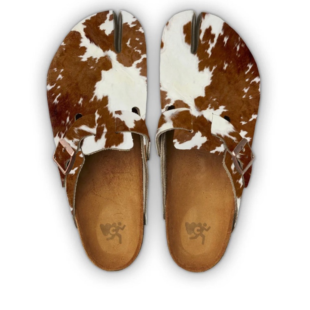 🐮 UGG style faux fur mule clog w/buckle & matching cow patterned socks NWT🐮 - Picture 3 of 3